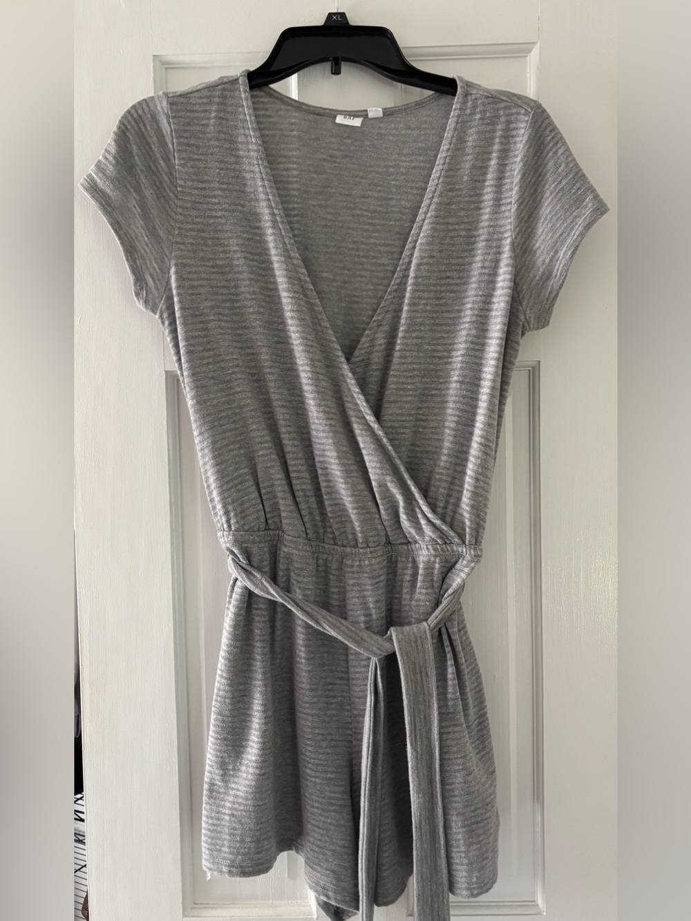 GAP Gray Short Sleeve Wrap Romper with Tie Waist Soft Stretchy Small Petite